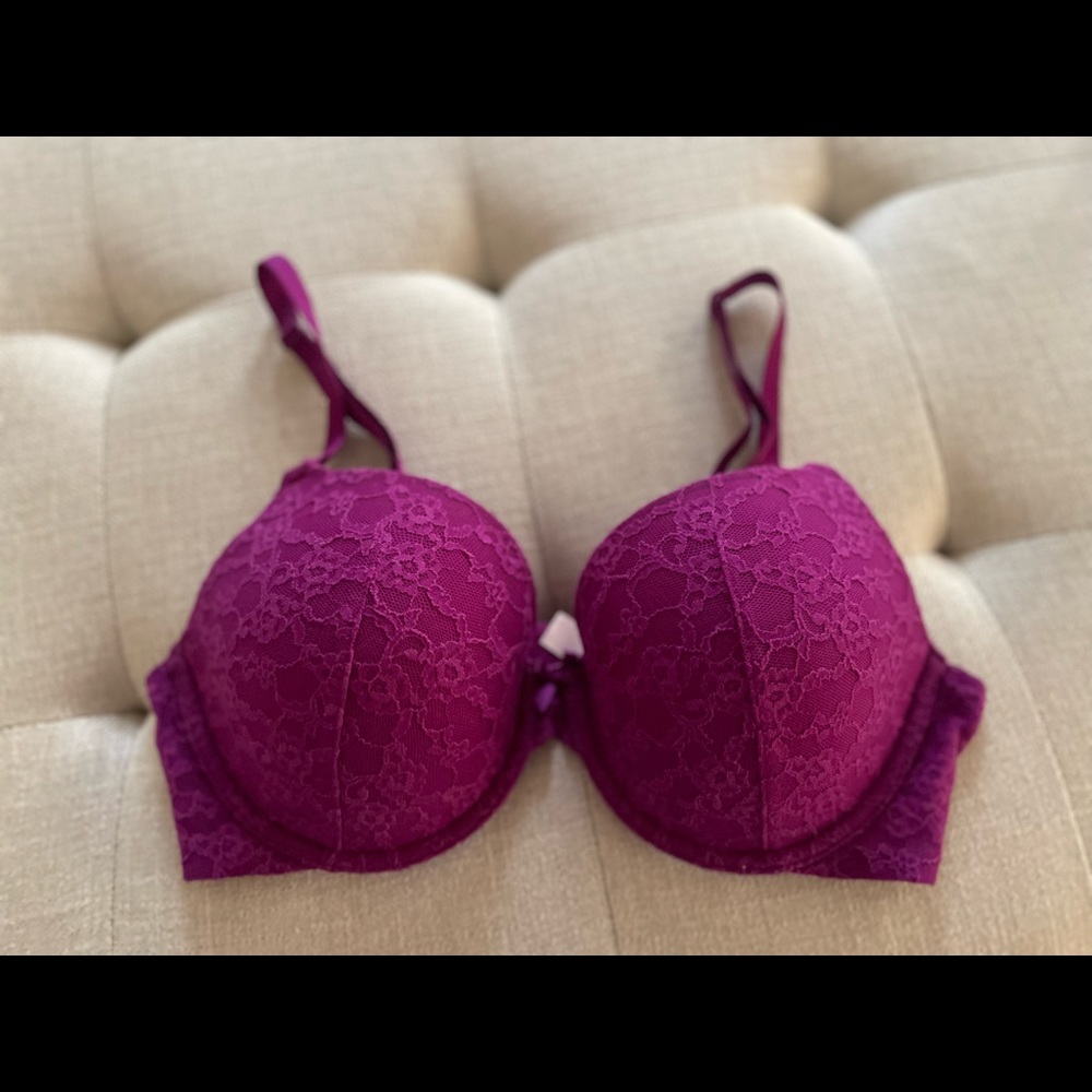 Gorgeous Like New Lace Victoria Secret Lined Perfect Coverage Bra Size 36C